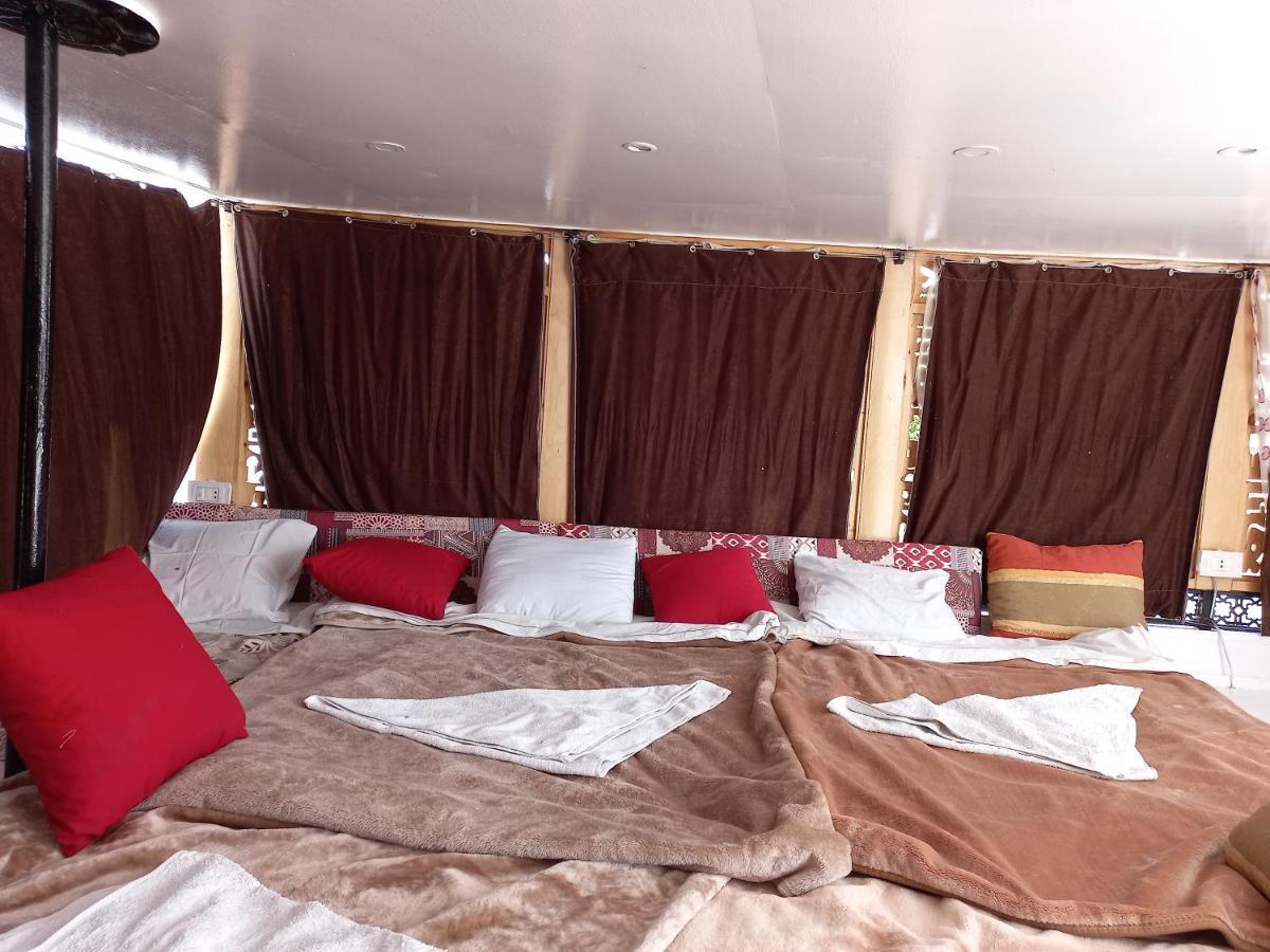 Nile Sunrise Felucca Boat Private Rental Луксор Екстер'єр фото