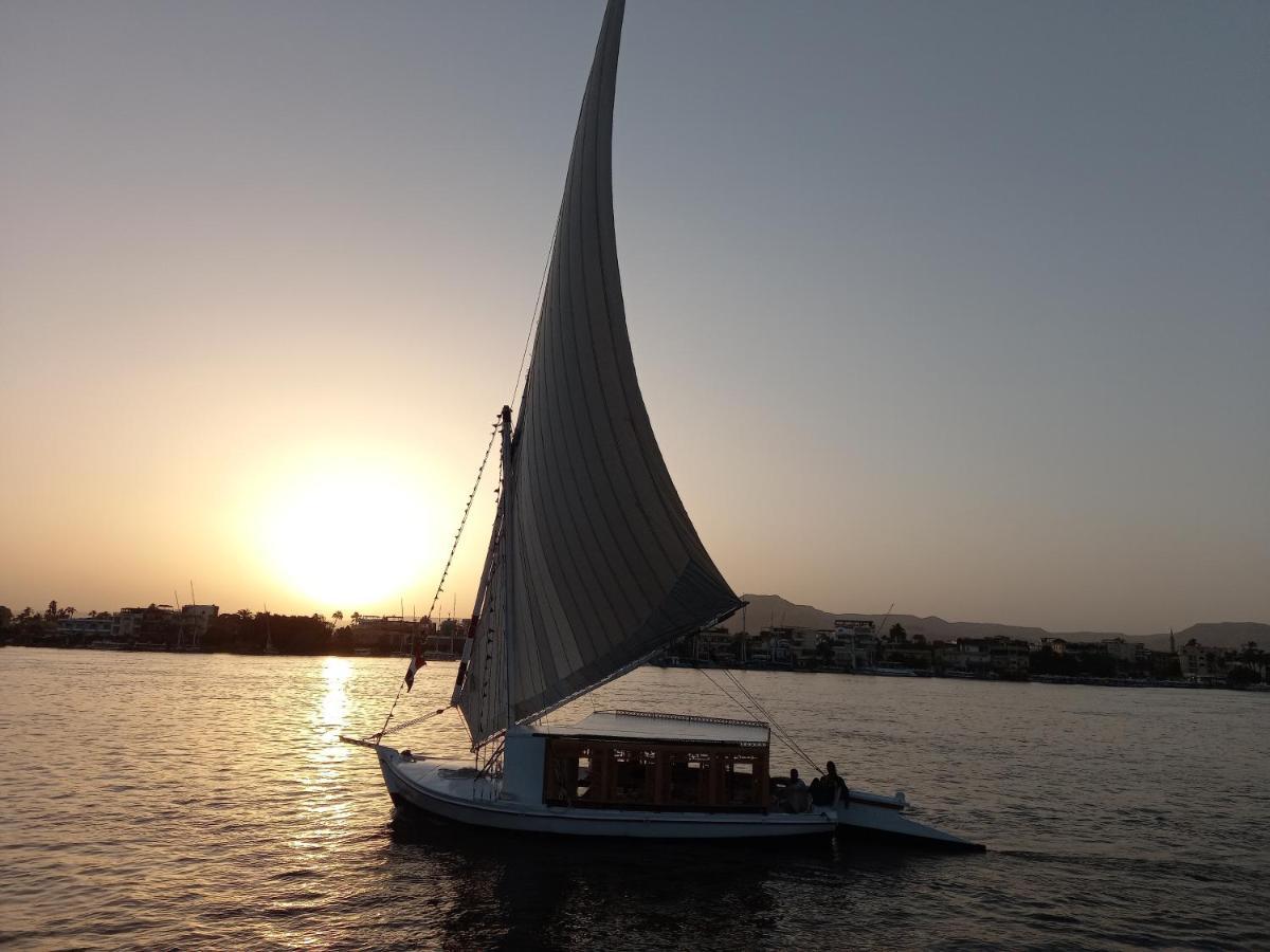 Nile Sunrise Felucca Boat Private Rental Луксор Екстер'єр фото