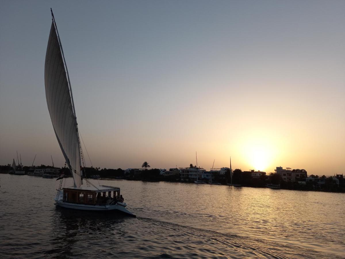 Nile Sunrise Felucca Boat Private Rental Луксор Екстер'єр фото