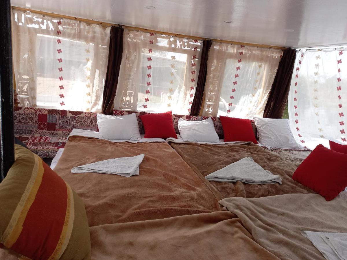 Nile Sunrise Felucca Boat Private Rental Луксор Екстер'єр фото