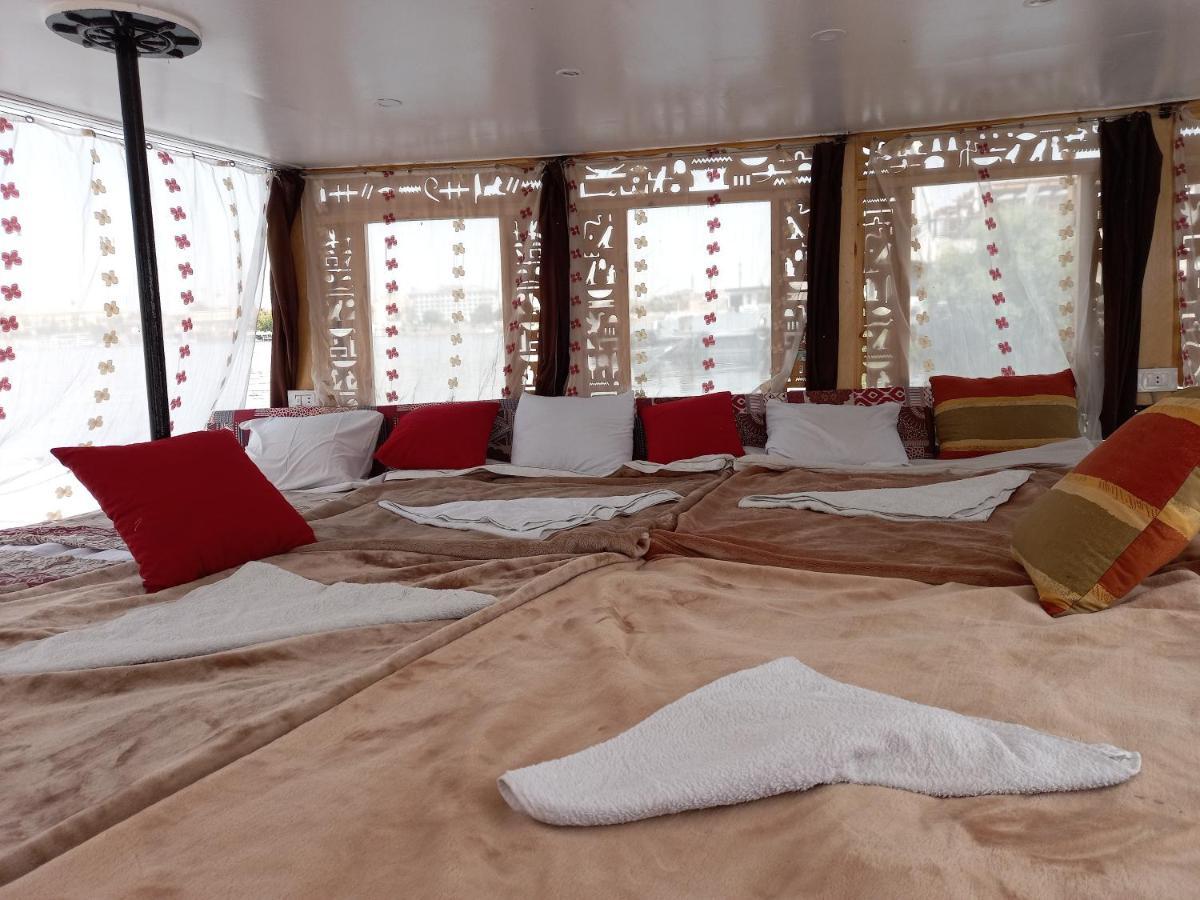 Nile Sunrise Felucca Boat Private Rental Луксор Екстер'єр фото