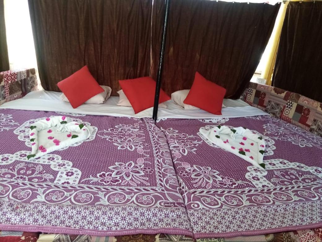 Nile Sunrise Felucca Boat Private Rental Луксор Екстер'єр фото