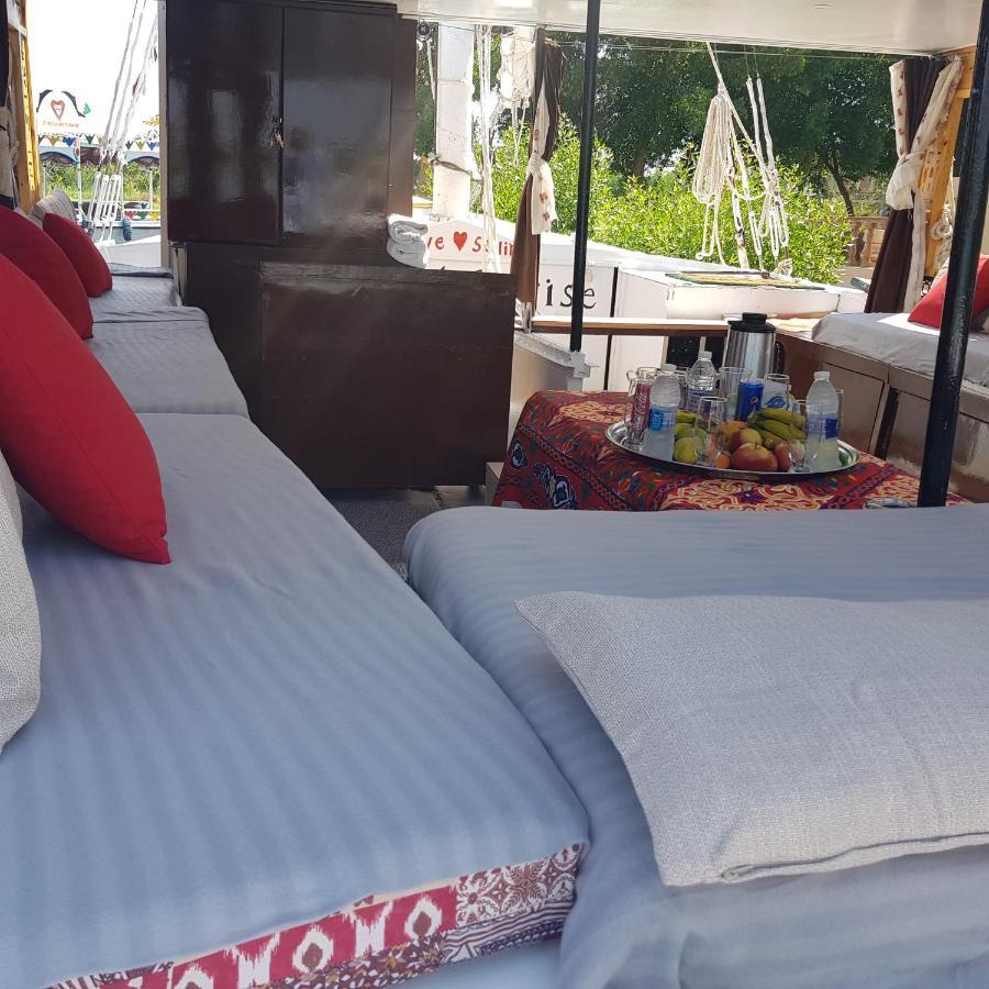 Nile Sunrise Felucca Boat Private Rental Луксор Екстер'єр фото