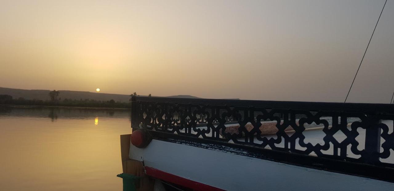 Nile Sunrise Felucca Boat Private Rental Луксор Екстер'єр фото