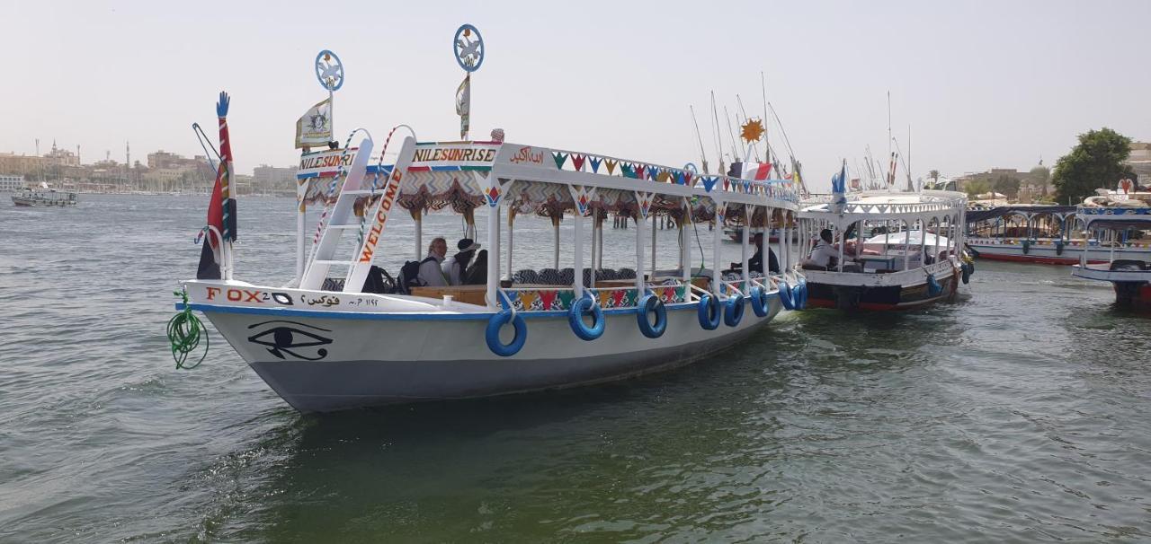 Nile Sunrise Felucca Boat Private Rental Луксор Екстер'єр фото